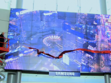 Een mega scherm van Samsung van wel geteld 100 LCD schermen op McCarran Airport.